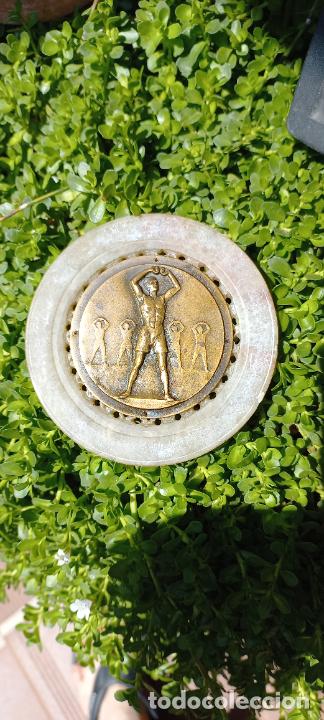 Coleccionismo deportivo: ANTIGUA MEDALLA O TROFEO, CREO QUE DE GIMNASIA. pisapapeles.