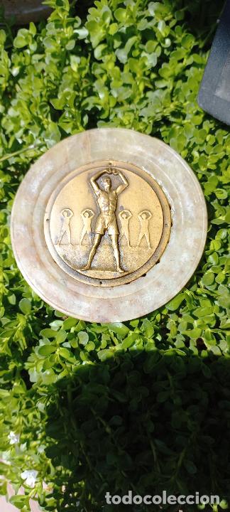 Coleccionismo deportivo: ANTIGUA MEDALLA O TROFEO, CREO QUE DE GIMNASIA. pisapapeles.