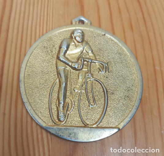 Coleccionismo deportivo: MEDALLA TROFEO VINTAGE DE CICLISMO, PE&Ntilde;A CICLISTA PINTO AGOSTO 1974