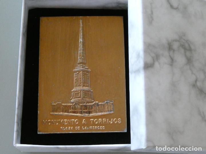Coleccionismo deportivo: MEDALLA MEDALL&Oacute;N MONUMENTO A TORRIJOS PLAZA DE LA MERCED M&Aacute;LAGA. AYUNTAMIENTO. 150GR