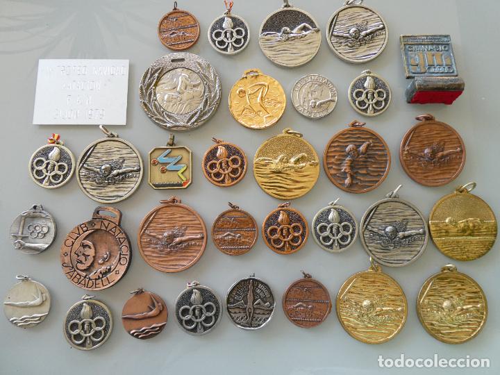 Collezionismo sportivo: COLECCI&Oacute;N LOTE DE 30 MEDALLAS DE NATACI&Oacute;N Y SALTOS DE ESPA&Ntilde;A FINALES A&Ntilde;OS 70 INICIOS 80. 1.3KG