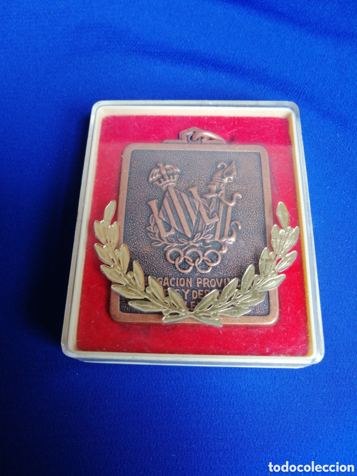 Sammelleidenschaft Sport: DELEGACI&Oacute;N PROVINCIAL DE E. F. Y DEPORTES VALENCIA 1975 ALCIRA MEDALLA EN SU CAJA ORIGINAL