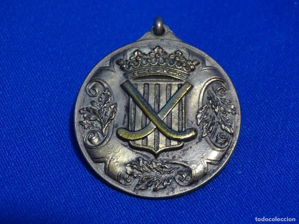 Coleccionismo deportivo: MEDALLA FEDERACI&Oacute;N CATALANA HOCKEY RESERVA 1954-55.