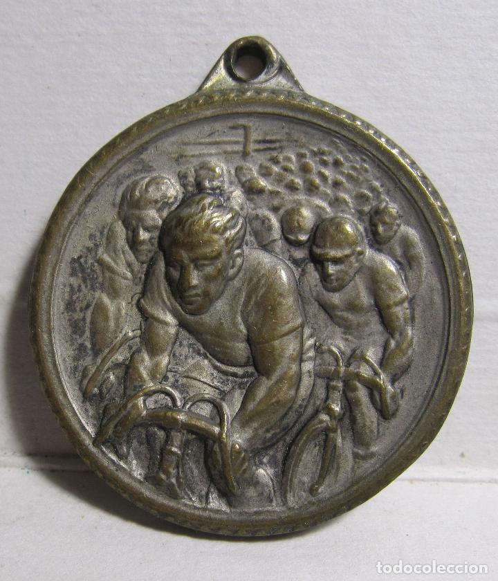 Coleccionismo deportivo: CICLISMO MEDALLA PIRELLI. I CARRERA DEL DESMONTABLE. BARCELONA 8 DICIEMBRE 1945.