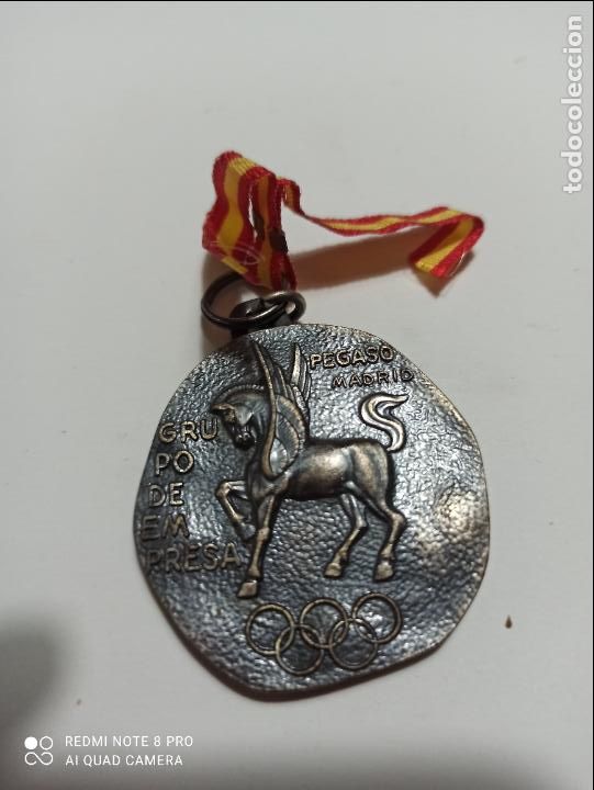 Coleccionismo deportivo: MEDALLA EN METAL GRUPO DE EMPRESA PEGASO. MADRID. TIRO AL PLATO. 1967 4,5 CM ALT.