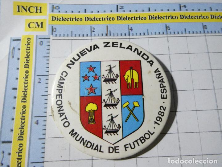 Coleccionismo deportivo: INSIGNIA BROCHE CHAPA DE DEPORTES. MUNDIAL F&Uacute;TBOL ESPA&Ntilde;A 82 1982. SELECCI&Oacute;N NUEVA ZELANDA