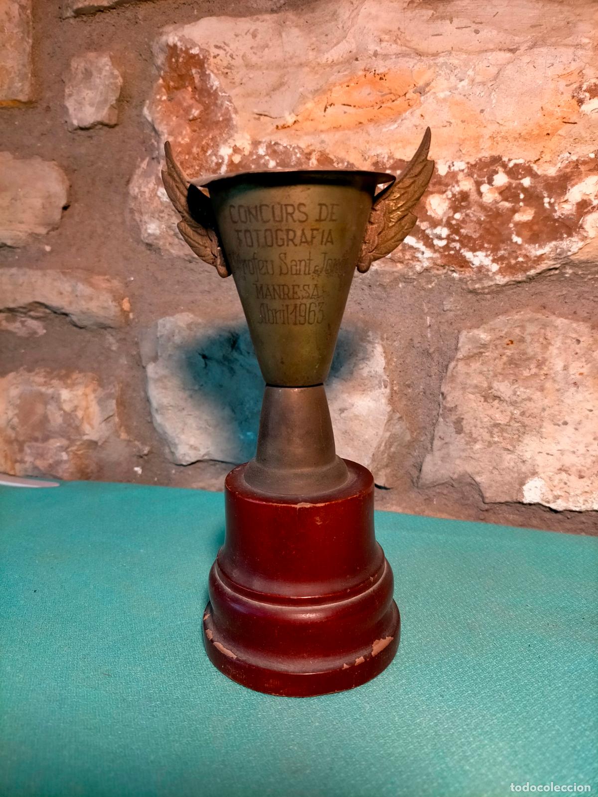 Coleccionismo deportivo: Trofeo copa de metal concurs de fotografia trofeu Sant Jordi Manresa Abril 1963