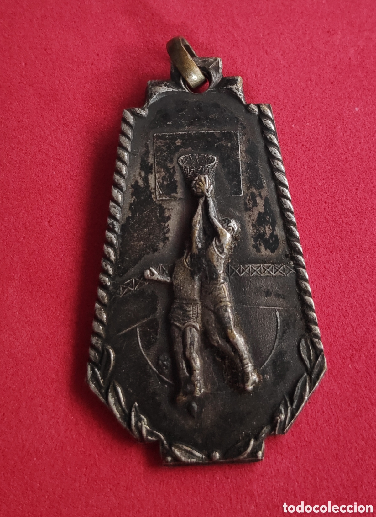 Coleccionismo deportivo: ANTIGUA MEDALLA BALONCESTO BASKET FESTIVAL 1961 CAJA DE PENSIONES PARA LA VEJEZ Y DE AHORROS
