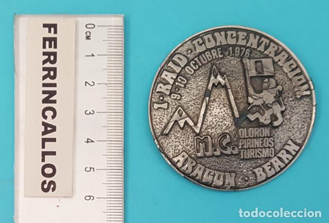 Sports collectibles: MEDALLA 1 RAID CONCENTRACI&Oacute;N ARAG&Oacute;N BEARN 1976, M.C. OLORON PIRINEOS Y TURISMO, INSIGNIA PIN
