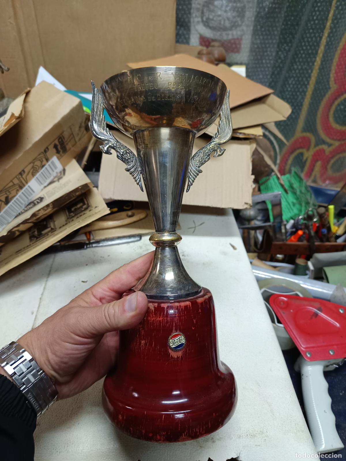 Coleccionismo deportivo: ANTIGUO TROFEO PEPSI-COLA REGATAS DE DORNAS VERANO 1963, REAL CLUB DE REGATAS VILLAGARCIA DE AROSA