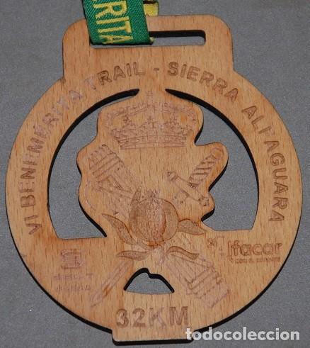 Coleccionismo deportivo: MEDALLA DE MADERA VI BENEMERITA GUARDIA CIVIL TRAIL-SIERRA ALFAGUARA 32 KM