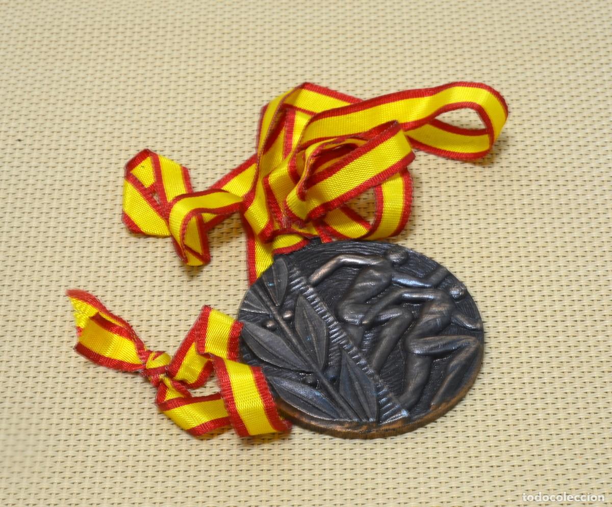 Coleccionismo deportivo: TROFEO TERCER CLASIFICADO 100 m. FUNDACI&Oacute;N ETEA VIRGEN DEL CARMEN 1979