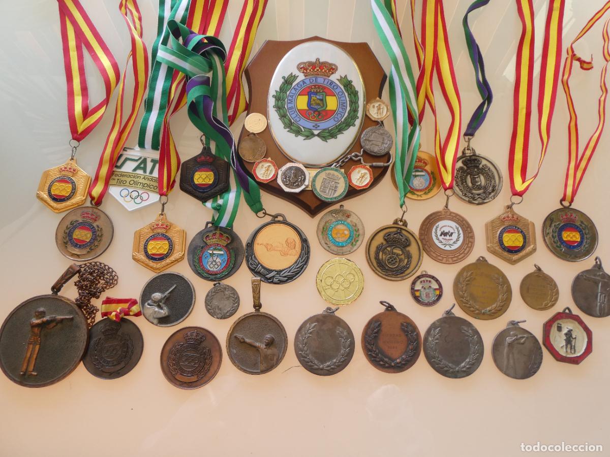 Collezionismo sportivo: LOTE 38 MEDALLAS INSIGNIAS + METOPA. TIRO OL&Iacute;MPICO ARMAS CL&Aacute;SICAS HIST&Oacute;RICAS AVANCARGA. 3KG