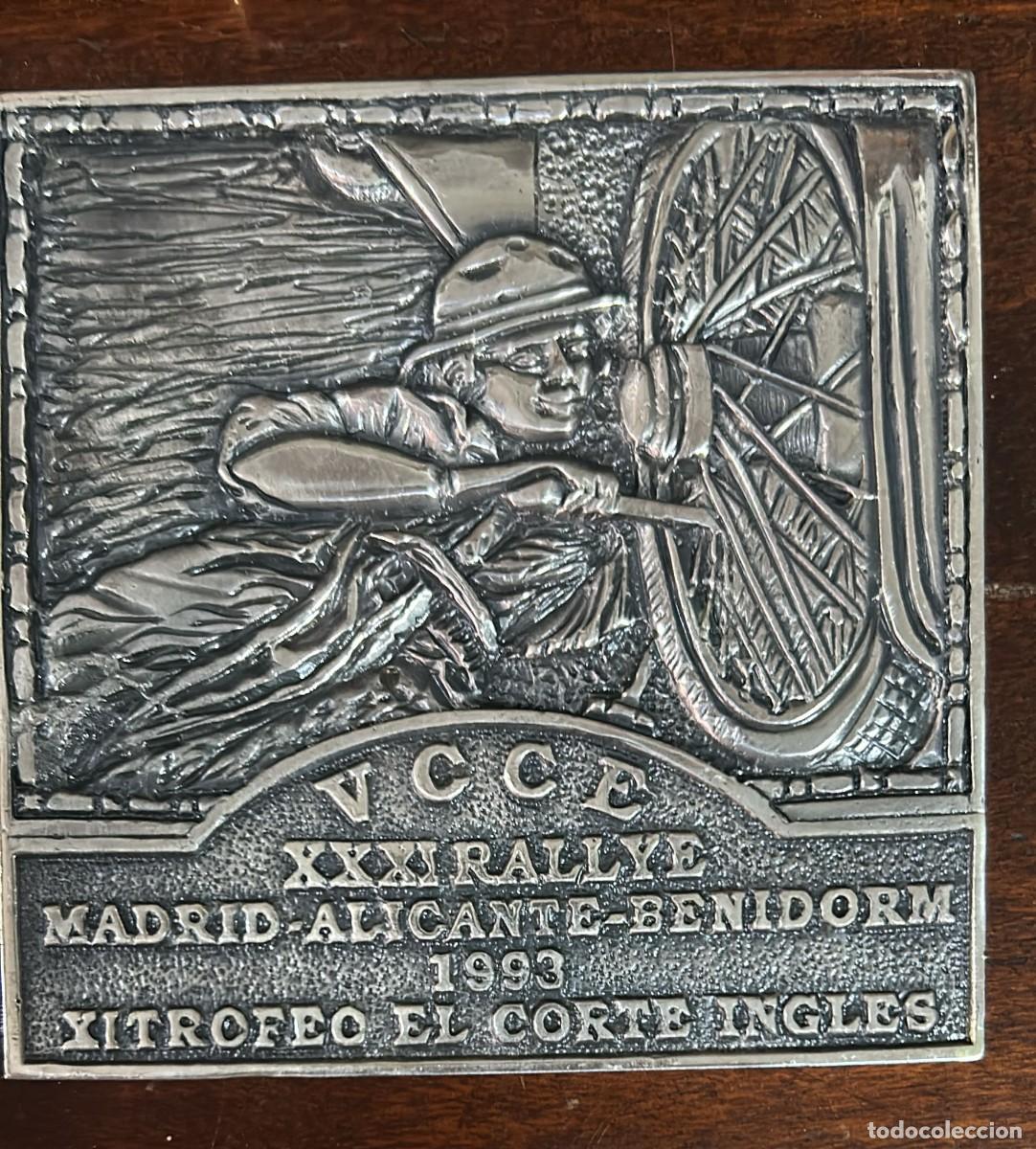 Coleccionismo deportivo: PLACA O TROFEO XXI RALLY MADRID ALICANTE BENIDORM XI TROFEO EL CORTE INGLES 1993 9 X 9 CMS.