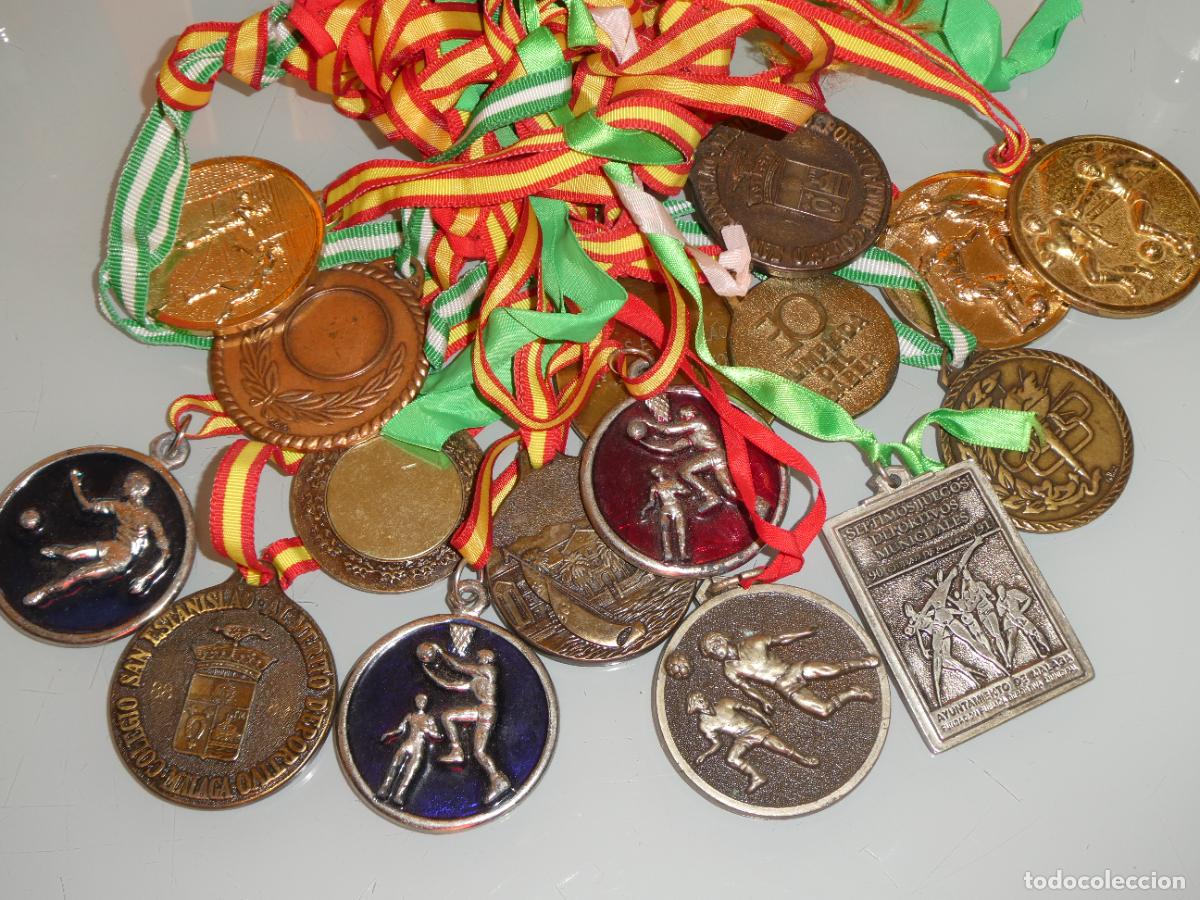 Collectionnisme sportif: LOTE 16 MEDALLAS DEPORTIVAS ESCOLARES ACAD&Eacute;MICAS. COLEGIO SAN ESTANISLAO DE M&Aacute;LAGA. 900GR