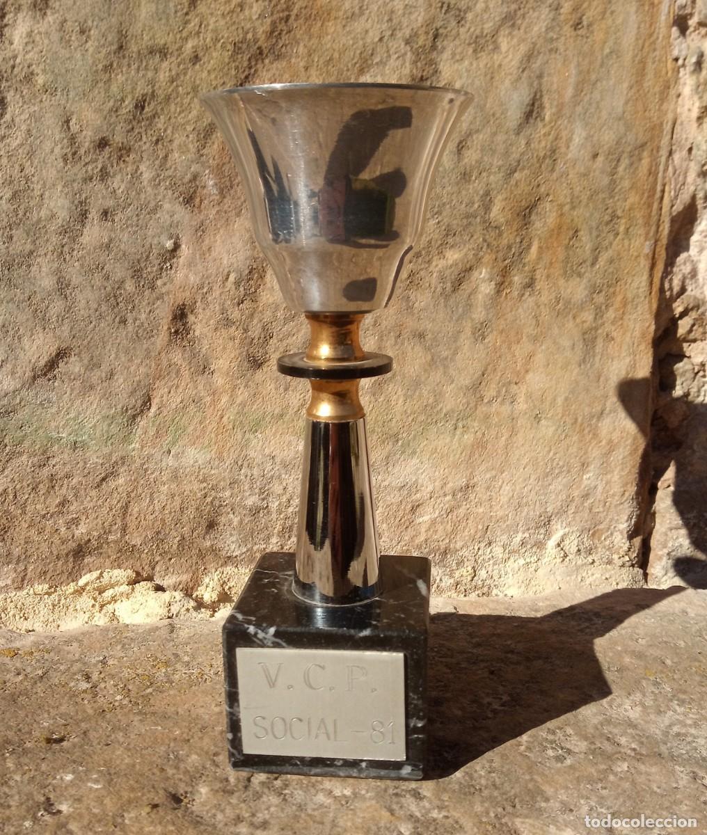 Collectionnisme sportif: Antiguo trofeo copa de la antigua joyer&iacute;a y plater&iacute;a madrile&ntilde;a La Onza de Oro. Inscripci&oacute;n V.C.P.