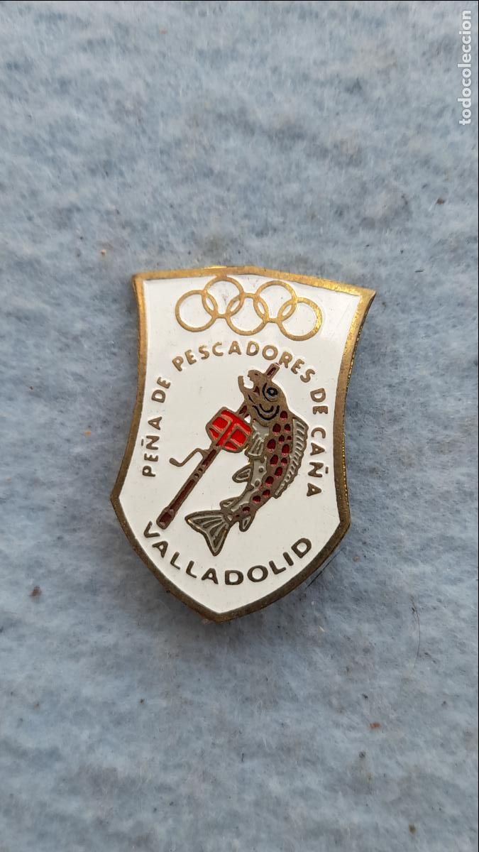 Coleccionismo deportivo: Insignia Pe&ntilde;a de Pescadores de ca&ntilde;a Valladolid
