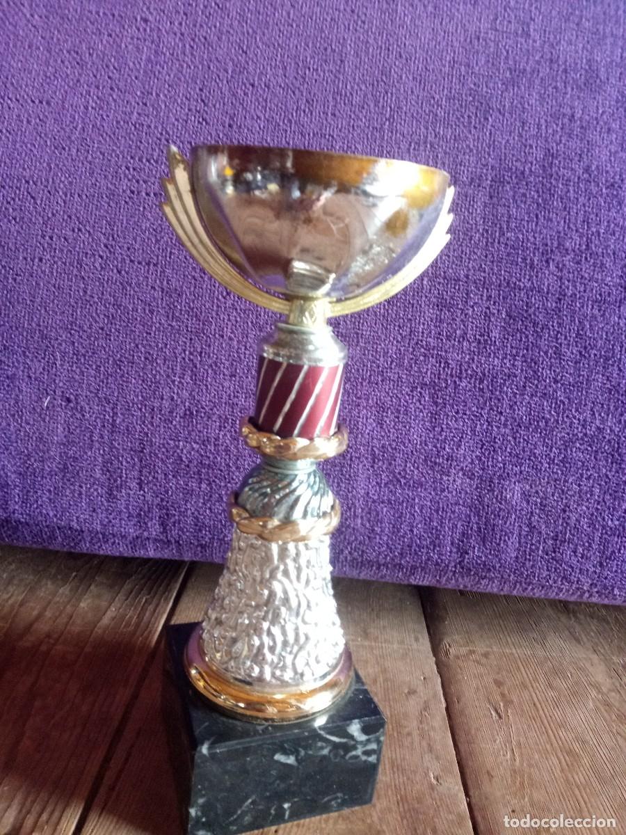 Collectionnisme sportif: Copa trofeo. Base m&aacute;rmol. Con placa. A&ntilde;os 90