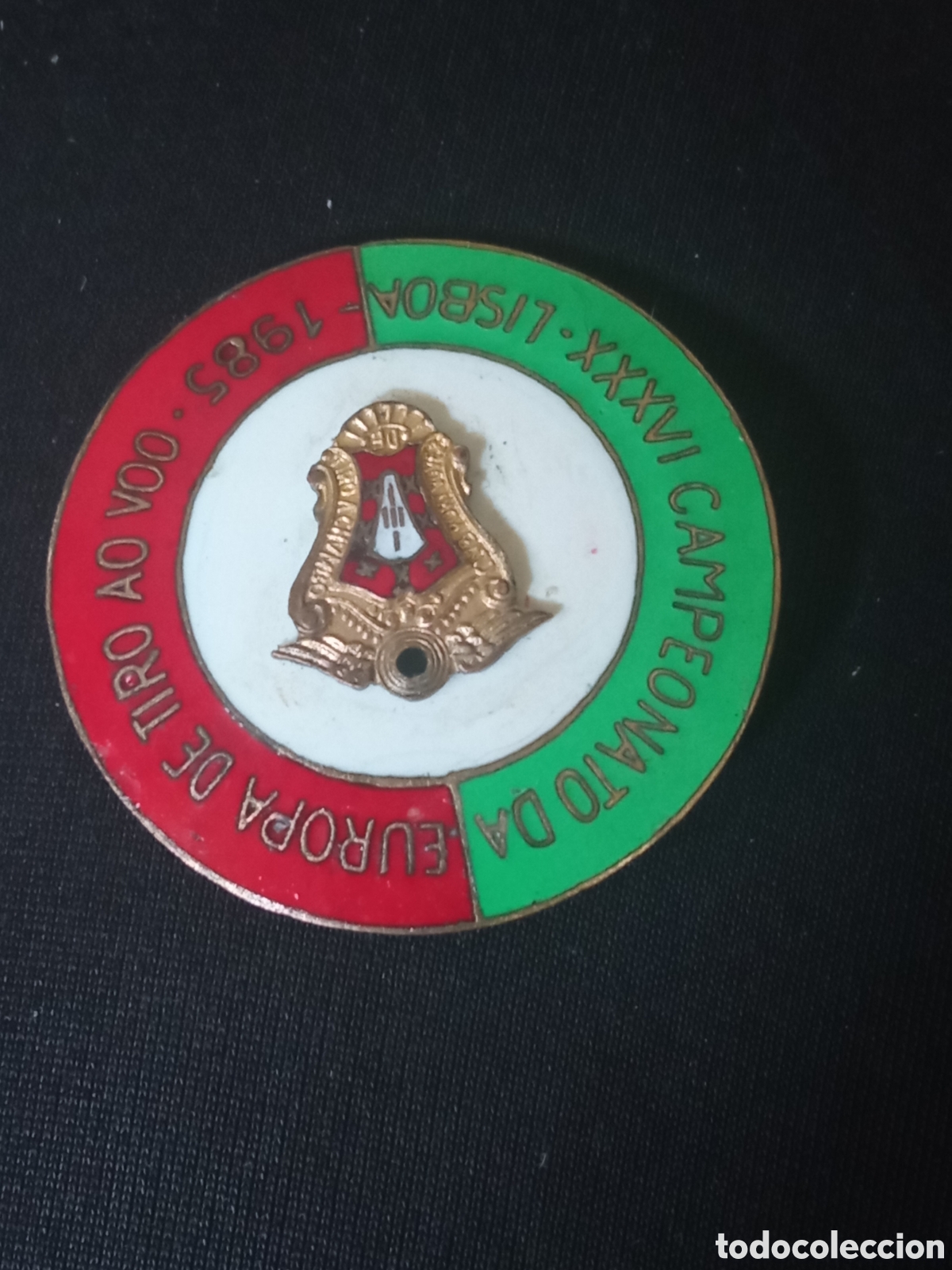 Coleccionismo deportivo: Insignia, Campeonato de Europa de Tiro pich&oacute;n, Lisboa 1985,mide 36mm de di&aacute;metro