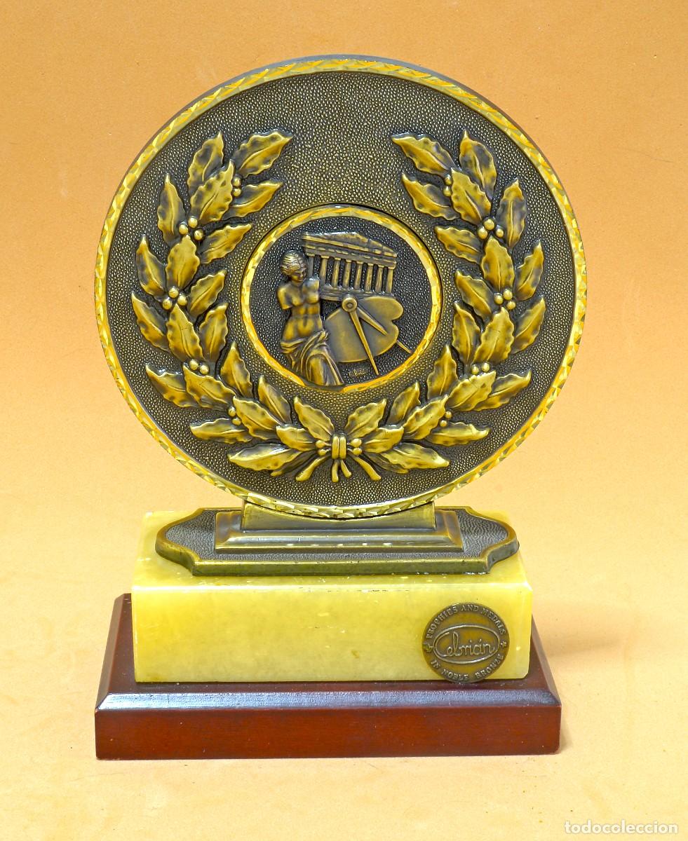 Coleccionismo deportivo: ESPL&Eacute;NDIDO TROFEO VINTAGE: MEDALL&Oacute;N DE BRONCE SIN MARCAR, MOTIVOS DE LA ANTIGUA GRECIA, EXC++