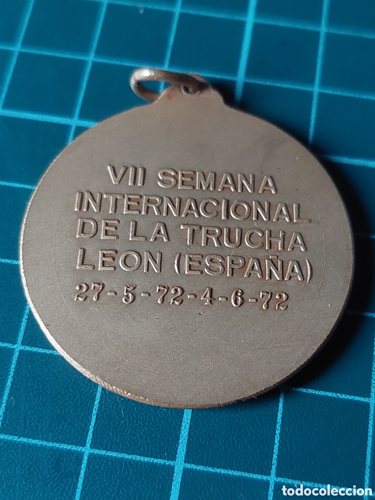 Coleccionismo deportivo: LEON 1972 SEMANA TUCHA PESCA MEDALLA ACU&Ntilde;ACIONES ESPA&Ntilde;OLAS BARCELONA