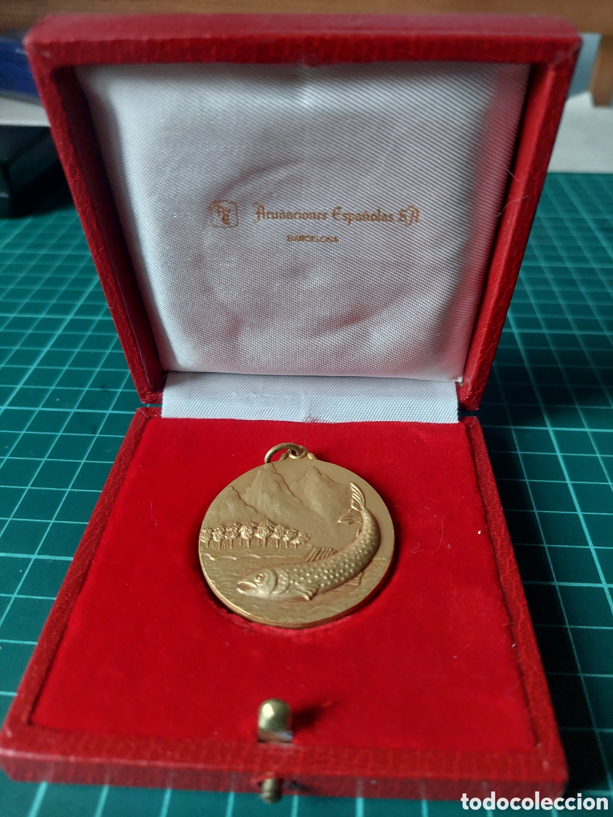 Collectionnisme sportif: LEON 1972 SEMANA TUCHA PESCA MEDALLA ACU&Ntilde;ACIONES ESPA&Ntilde;OLAS BARCELONA