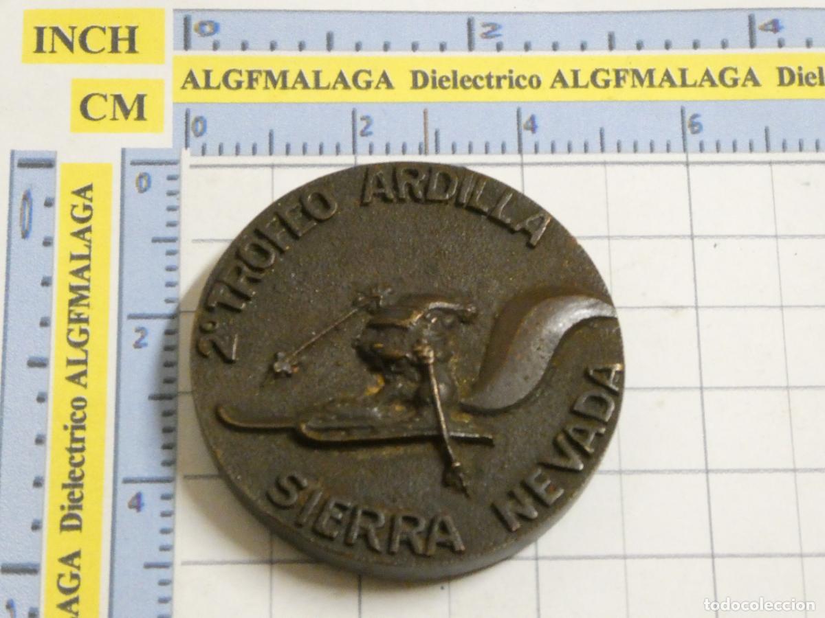 Coleccionismo deportivo: MEDALLA DE DEPORTES. ESQU&Iacute; SKI. 2&ordm; TROFEO ARDILLA SIERRA NEVADA GRANADA A&Ntilde;O 1987. 100GR
