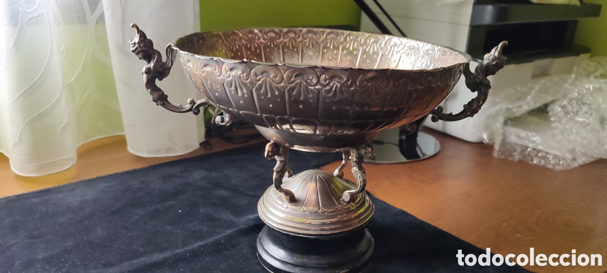 Colecionismo desportivo: Antiguo trofeo deportivo de 1947 de metal con ba&ntilde;o de plata