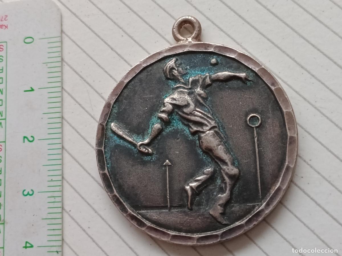 Coleccionismo deportivo: Pelota vasca. Pala. Antigua medalla