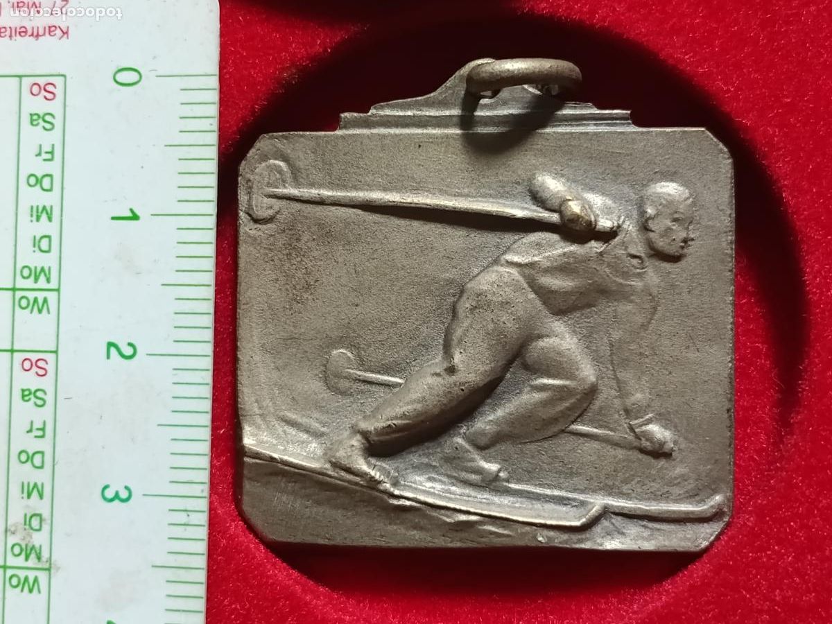 Coleccionismo deportivo: Esqu&iacute;. Medalla antigua