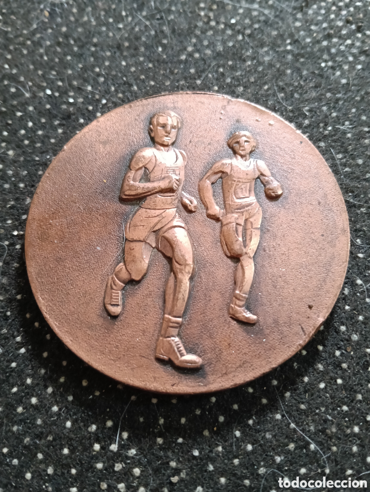 Colecionismo desportivo: Medalla de campo a trav&eacute;s de los 80 mide 6 cm