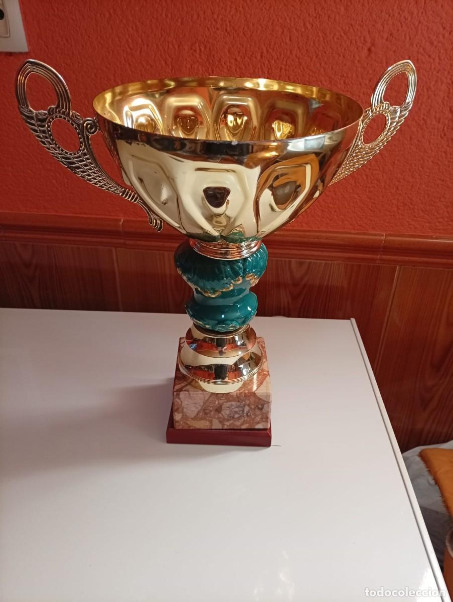 Colecionismo desportivo: copa trofeo de gran tama&ntilde;o
