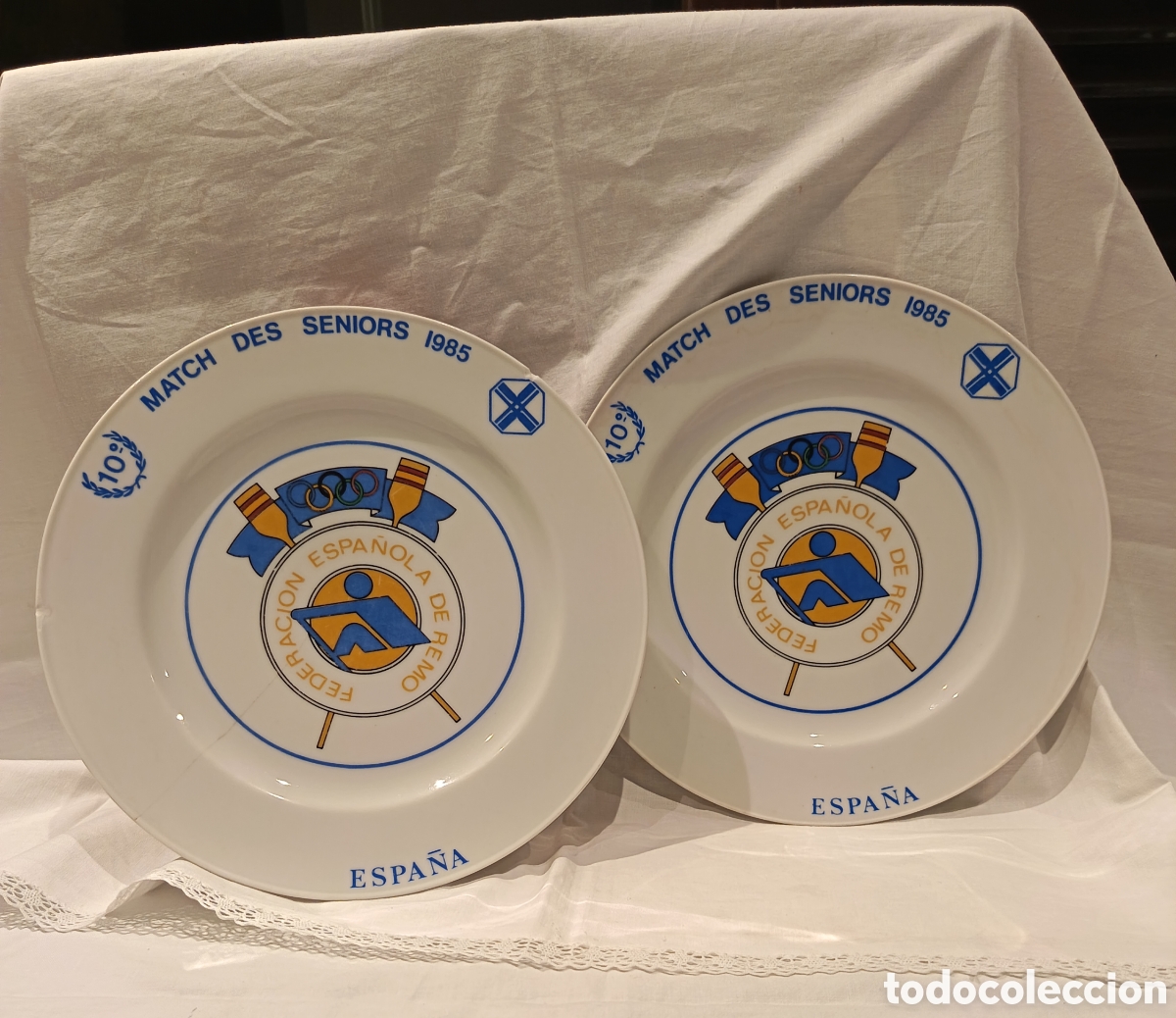 Sports collectibles: Platos Conmemorativos Match des S&eacute;niors 1985.