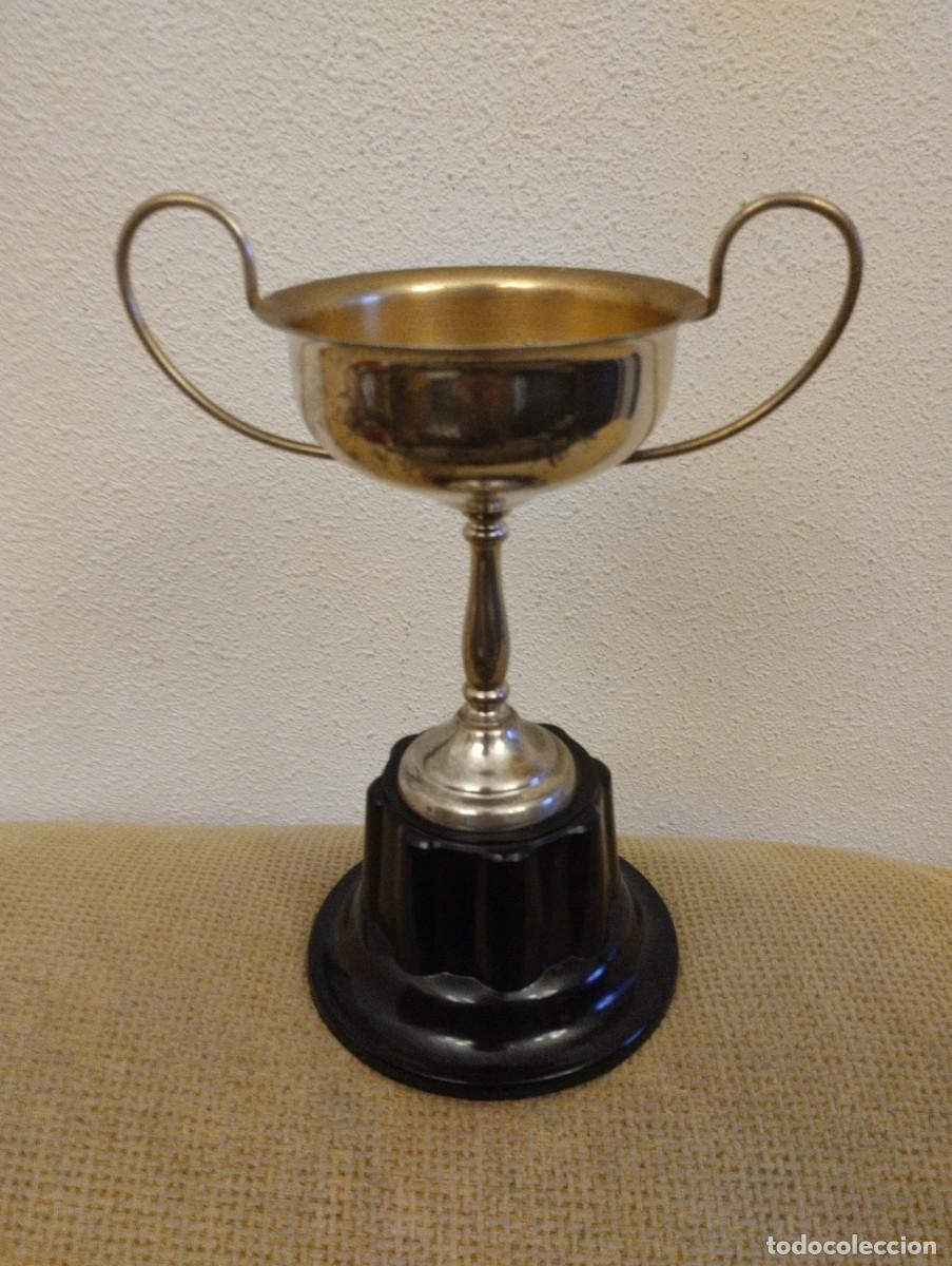 Sports collectibles: Trofeo antiguo Lewbury Tilbury & lewis
