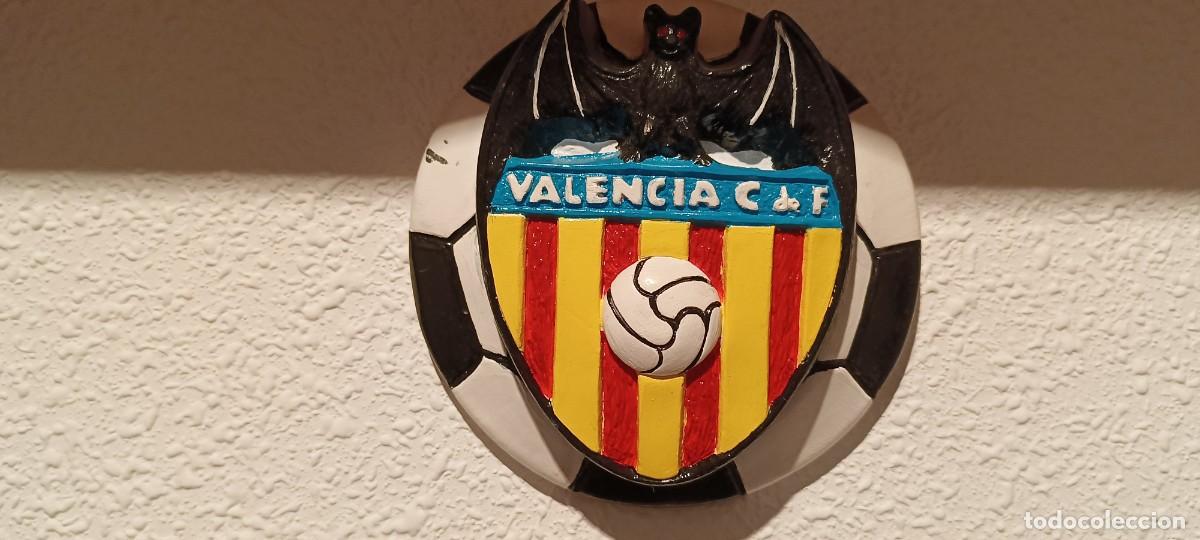 Collectionnisme sportif: Escudo Valencia C.F. en escayola y pintado a mano