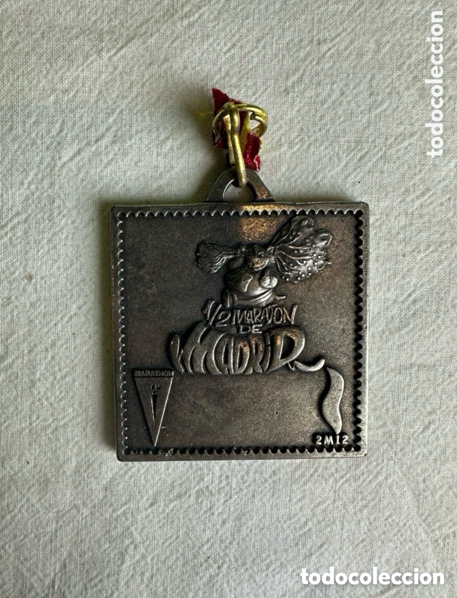 Coleccionismo deportivo: MEDALLA 1/2 Marat&oacute;n Villa de Madrid abril 2005