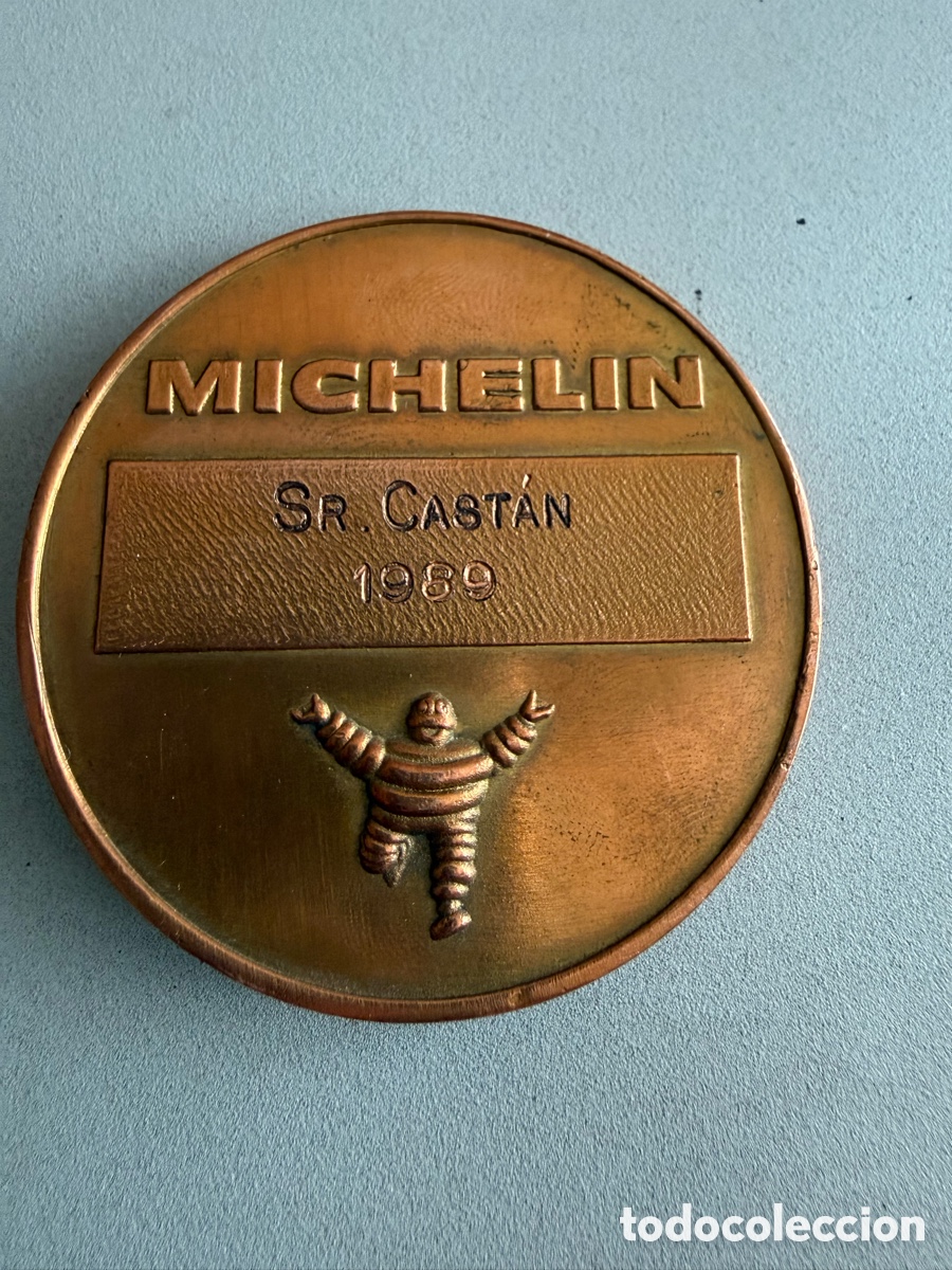 Coleccionismo deportivo: Medalla MICHELIN. Trofeo automovil&iacute;stico CARCASA DE ORO. grabada 1989