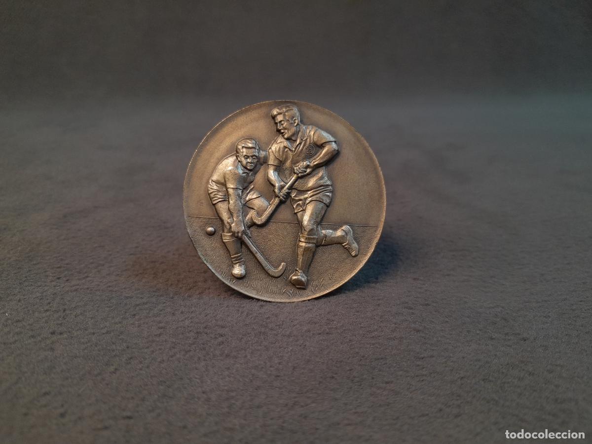Sports collectibles: M-2224. MEDALLA CONMEMORATIVA DE BRONCE DEL IV TORNEO INTERNACIONAL C.D. TARRASA HOCKEY. 1967.