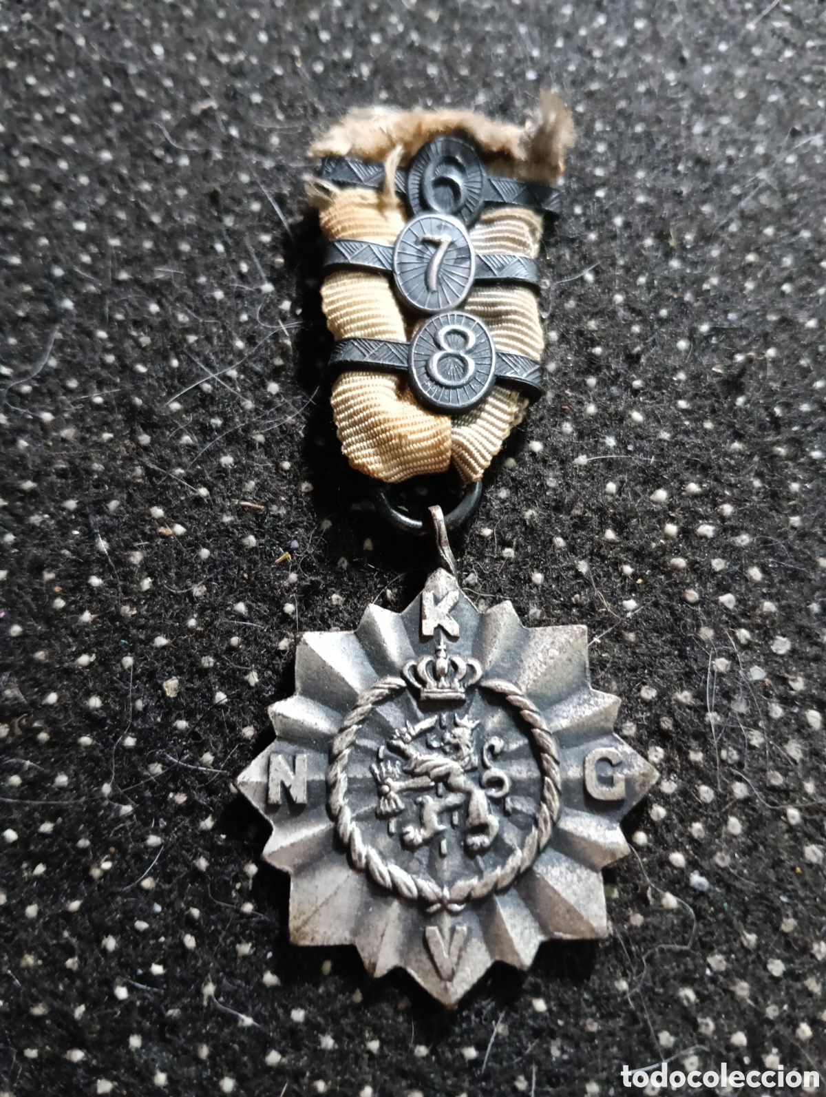 Coleccionismo deportivo: Medalla de m&eacute;rito vintage otorgada por la K.N.G.V. (Asociaci&oacute;n Real de Gimnasia de los Pa&iacute;ses Bajos