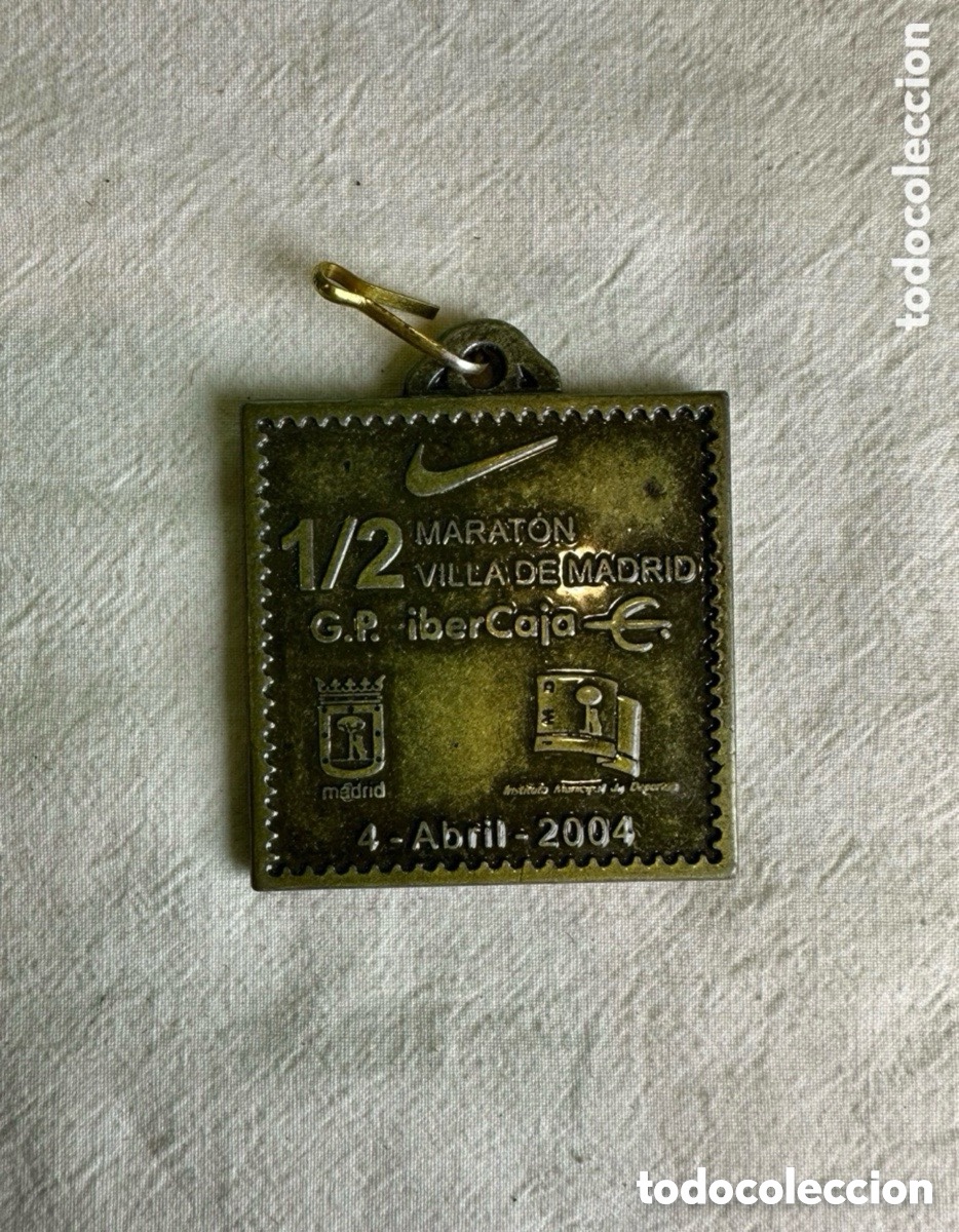 Coleccionismo deportivo: MEDALLA 1/2 Marat&oacute;n Villa de Madrid de 2004