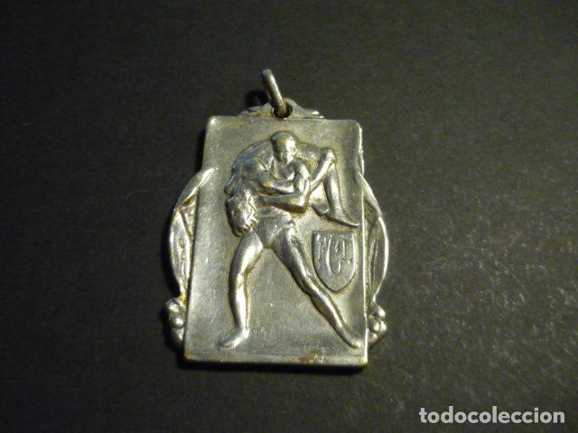 Colecionismo desportivo: MEDALLA LUCHA LIBRE TORNEO FEDEREACION CASTELLANA DE LUCHA 1954 3,5 X 4,5 CM