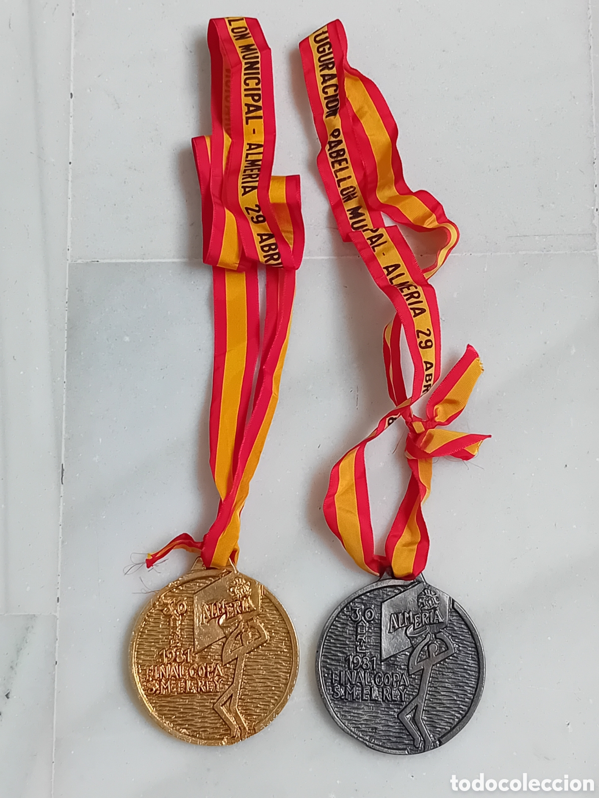 Sammelleidenschaft Sport: LOTE DOS MEDALLAS FEDERACION ALMERIENSE DE BALONCESTO FINAL COPA DEL REY BALONCESTO ALMERIA 1981