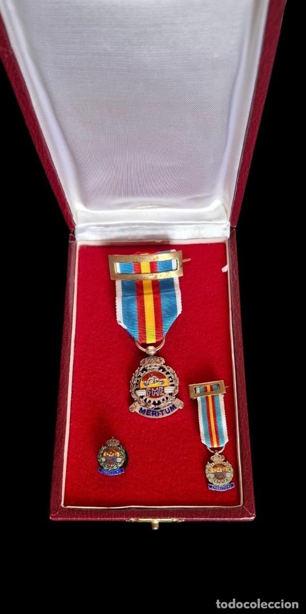 Coleccionismo deportivo: (MOT-260600)MEDALLAS E INSIGNIA DE PLATA DE LA FEDERACION ESPA&Ntilde;OLA DE MOTOCICLISMO