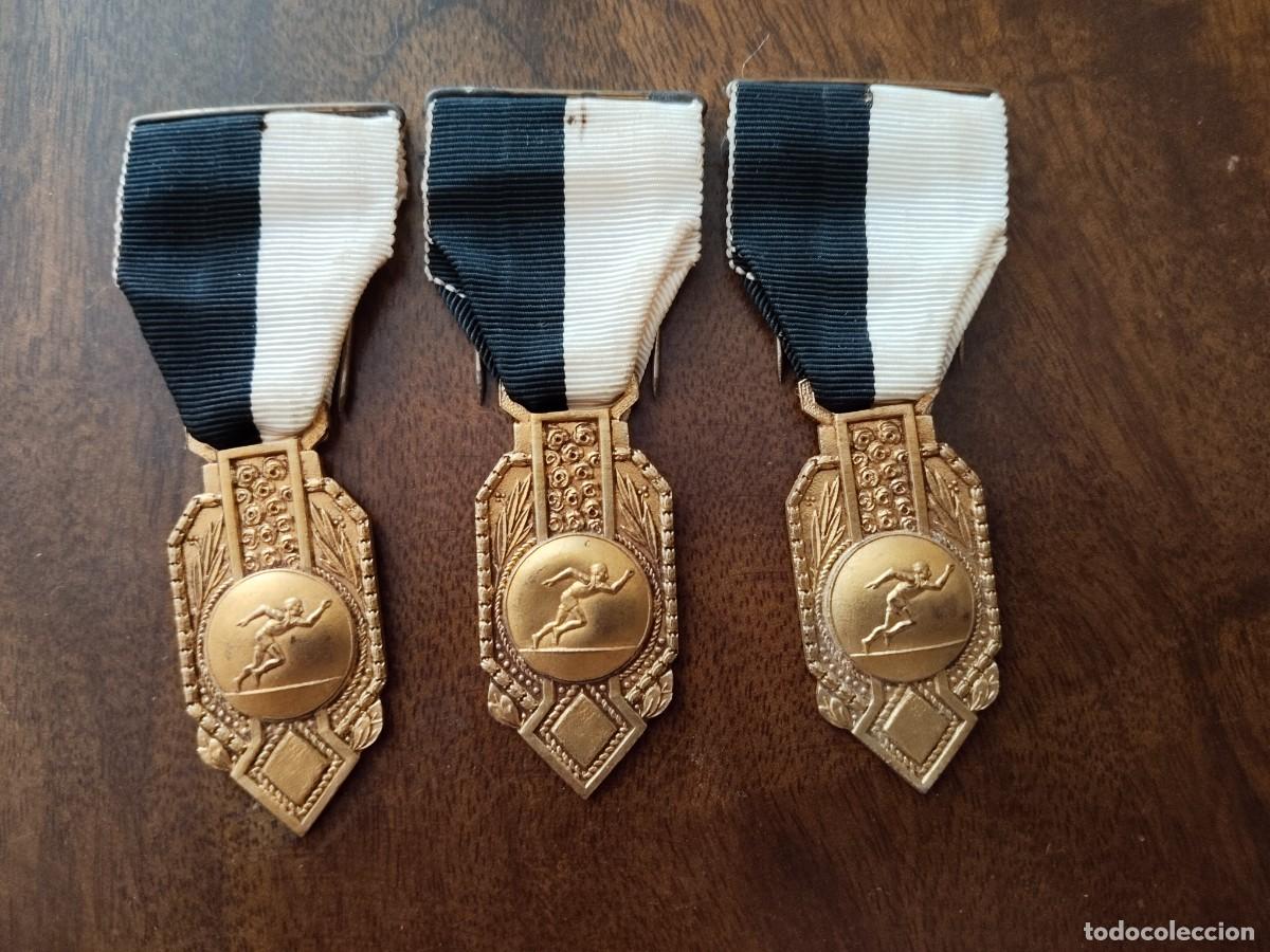 Sports collectibles: Medallas campe&oacute;n de 100, 200 y 400 metros. Portugal a&ntilde;o 1965. Estilo Modernista.