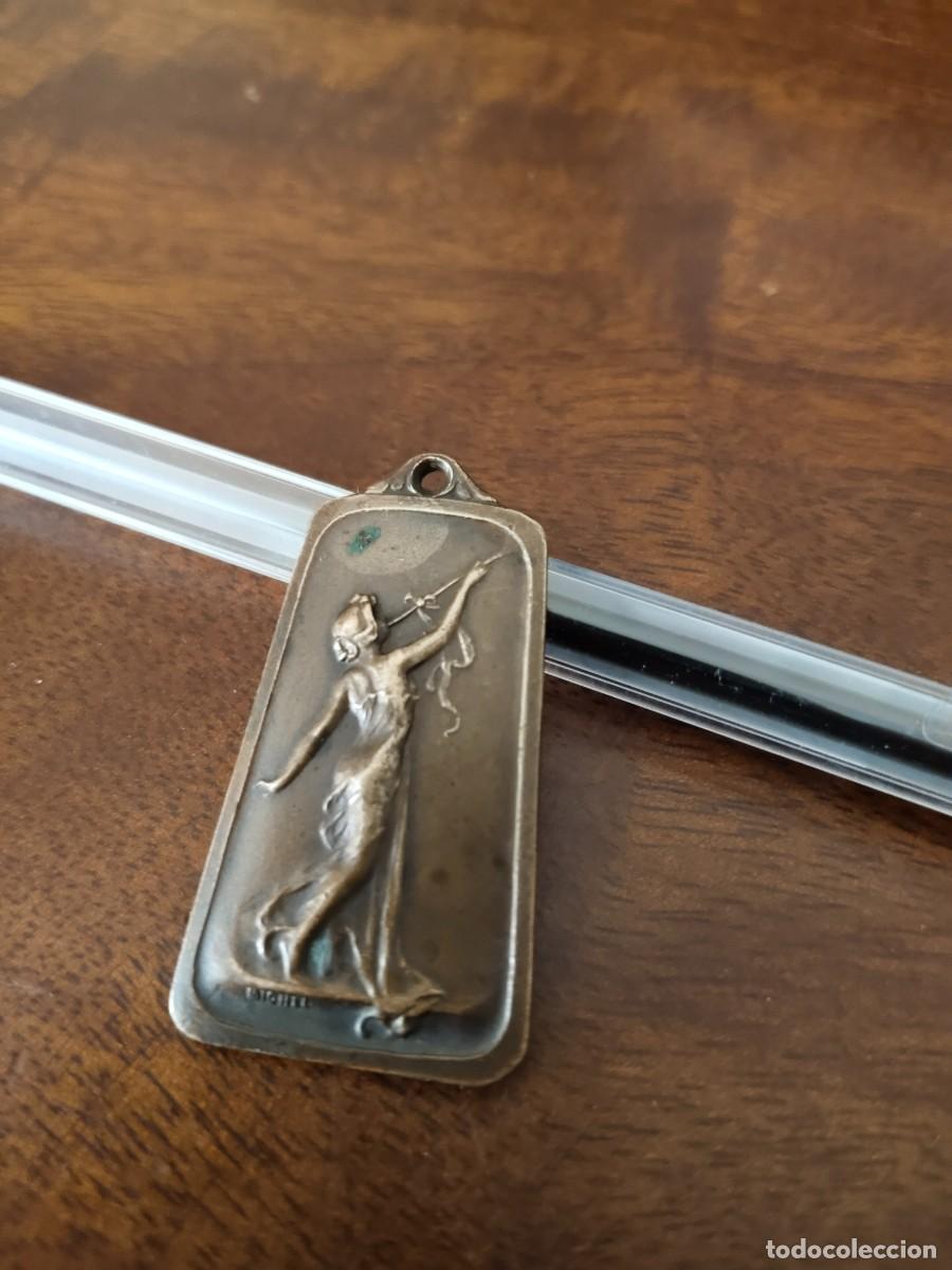 Sports collectibles: Medalla Modernista en bronce Concurso Deportivo. A&ntilde;o 1929. Francia.