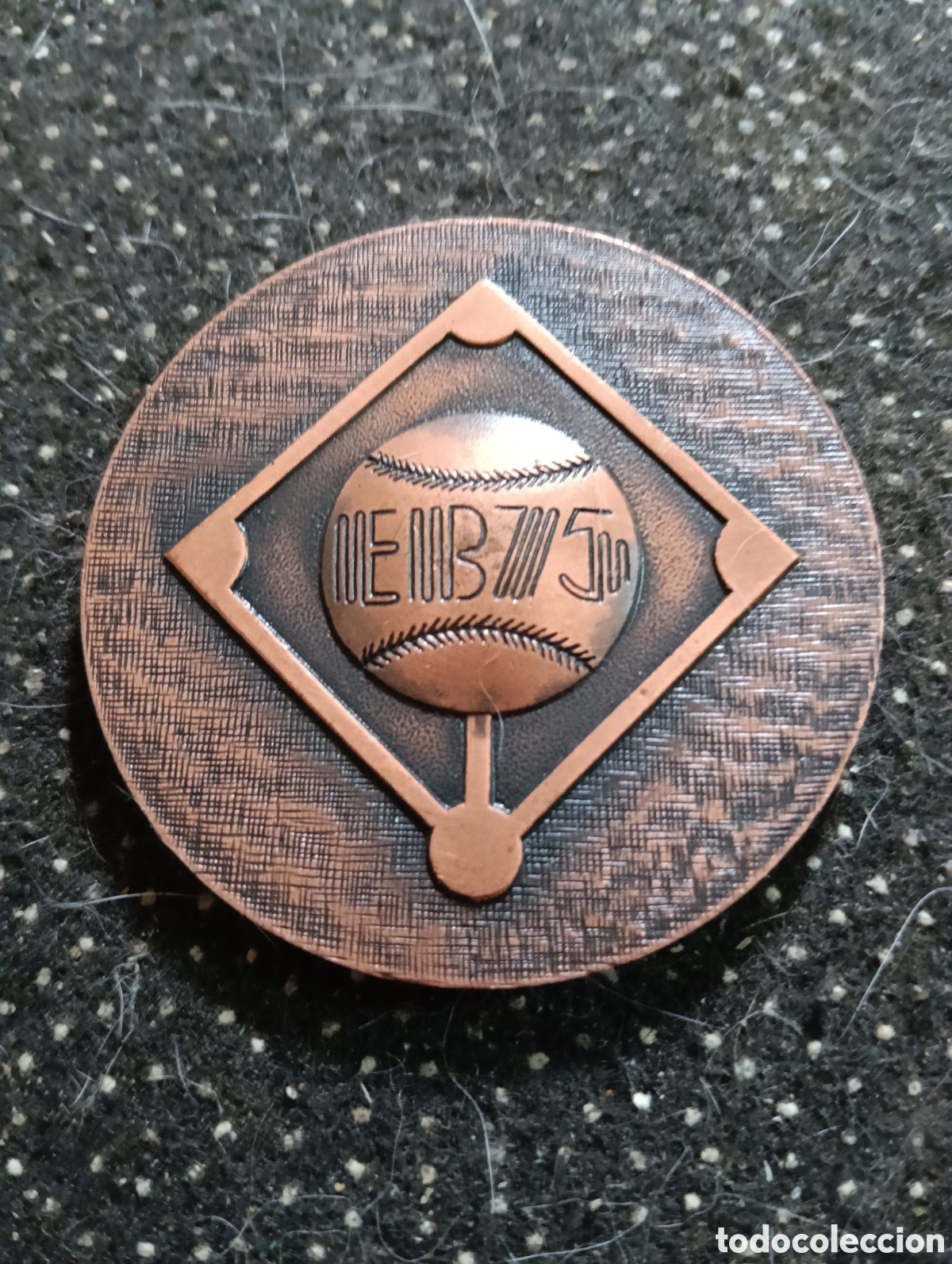 Sports collectibles: Medalla de Euro B&eacute;isbol 1975 Barcelona CEBA. en metal, mide 5 cm de di&aacute;metro
