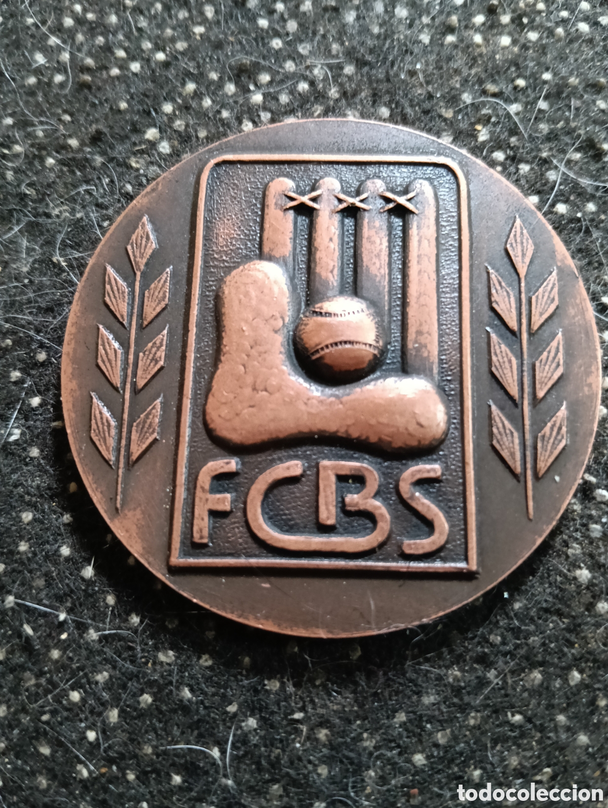 Coleccionismo deportivo: Medalla 50 aniversario Federaci&oacute;n Catalana de Beisbol 1929-1979 en metal, mide 5 cm de di&aacute;metro.