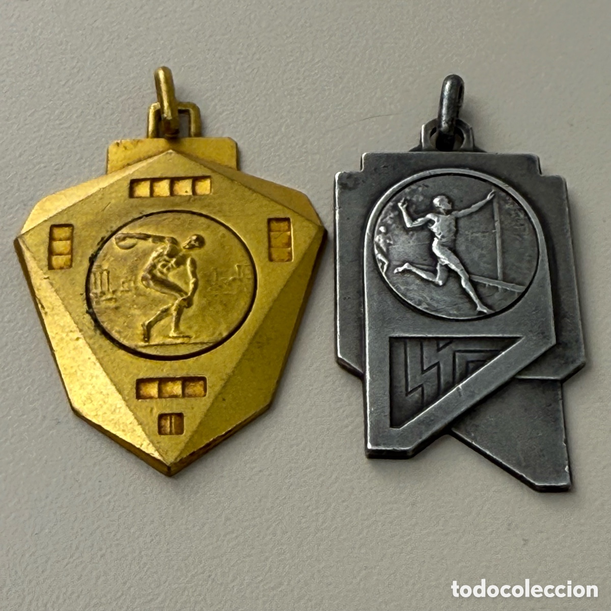 Coleccionismo deportivo: Pareja medallas o colgantes deportivas art deco