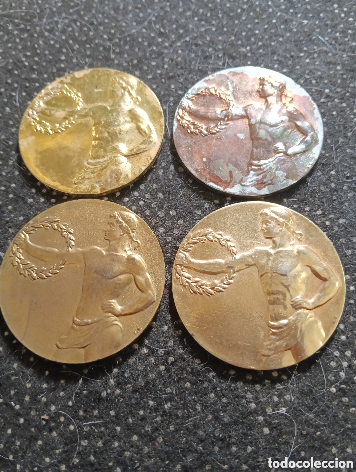 Coleccionismo deportivo: Lote de 4 medallas de 1958-63-64-64 de los campeonatos de Espa&ntilde;a de Nataci&oacute;n Sincronizada, miden 4 c