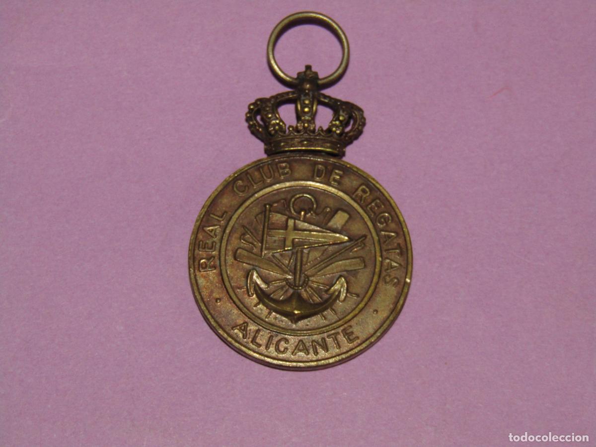 Sports collectibles: Antigua Medalla del REAL CLUB DE REGATAS de Alicante de la 1&ordf; Semana N&aacute;utica del A&ntilde;o 1966